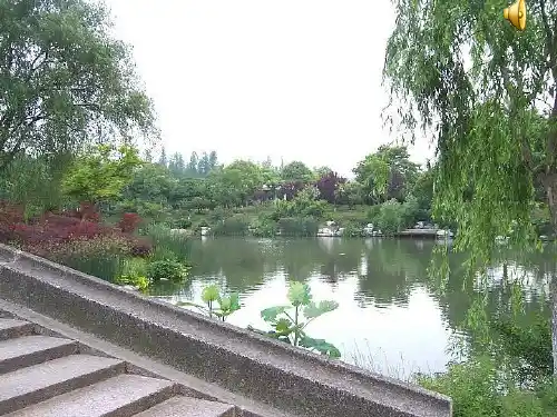 部编人教版语文二年级下册 《晓出净慈寺送林子方》-优课件课