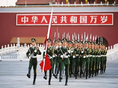 《升国旗》课件PPT